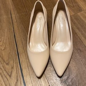 Heels nudes size 81/2wear once for wedding
